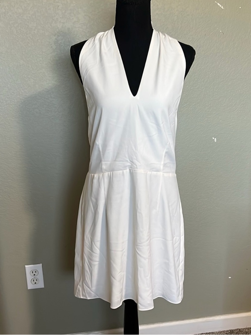 Abercrombie & Fitch Sleeveless V-Neck Halter Dress